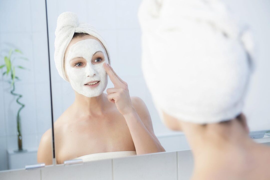 to apply a rejuvenating face mask
