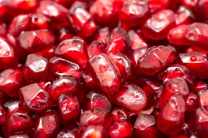 A cream based on pomegranate seed oil will help stop age-related changes in facial skin