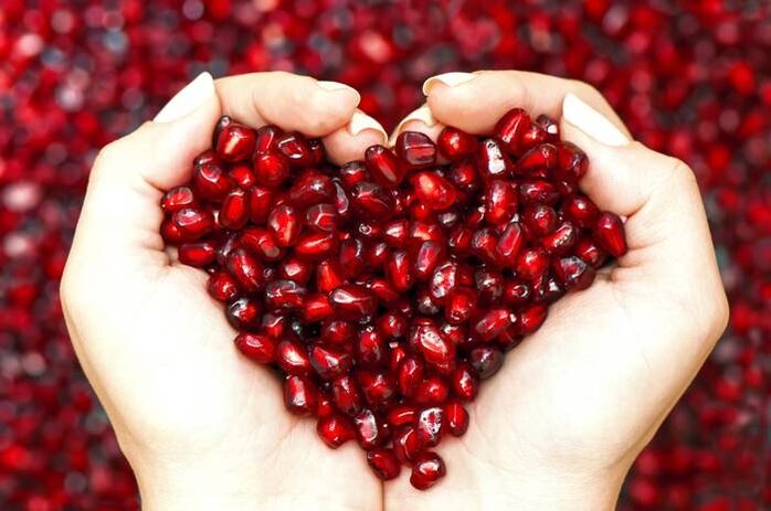 The oil obtained from pomegranate seeds will restore the skin tone of the face and protect it from ultraviolet rays. 